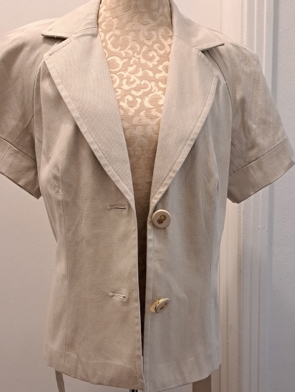 East 5th Cream Short-Sleeve Blazer Jacket
